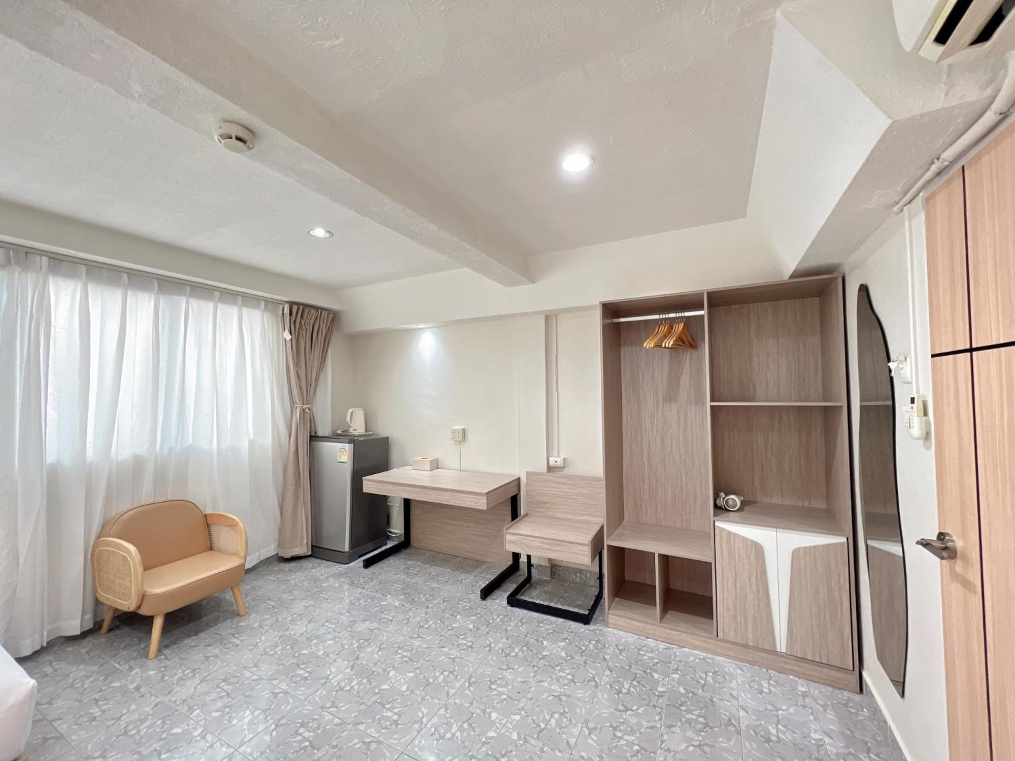 Hotel Upsea Patong Esterno foto