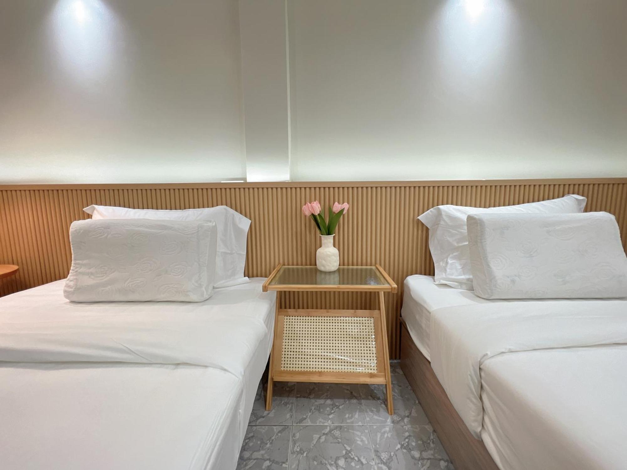 Hotel Upsea Patong Esterno foto