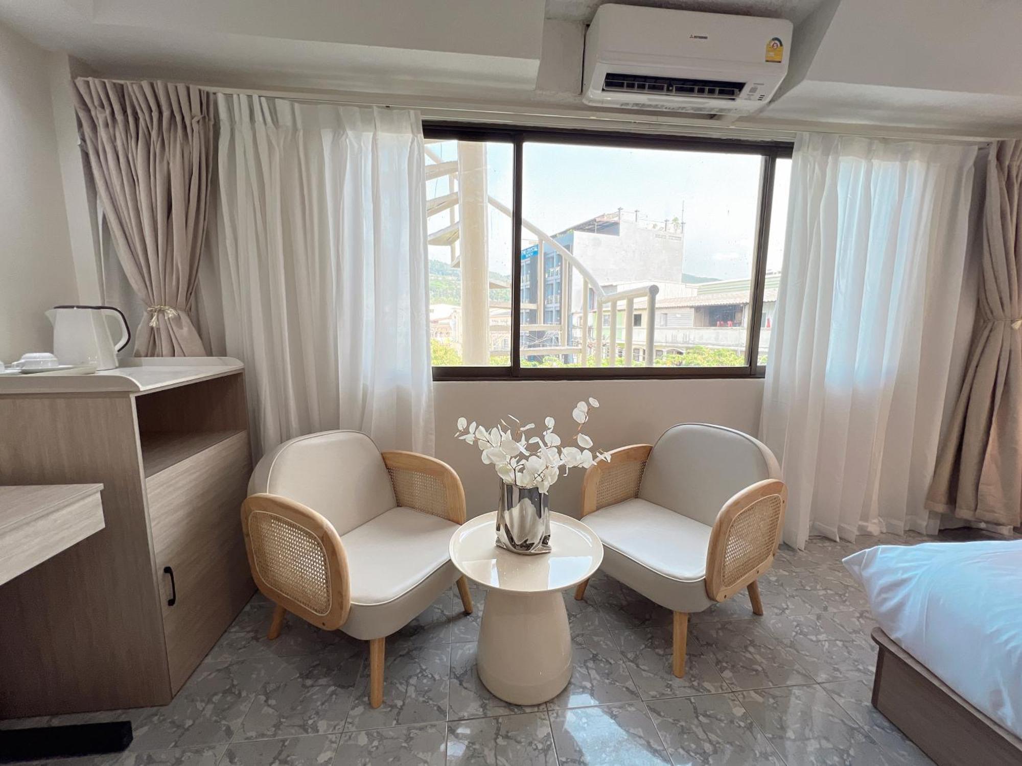 Hotel Upsea Patong Esterno foto