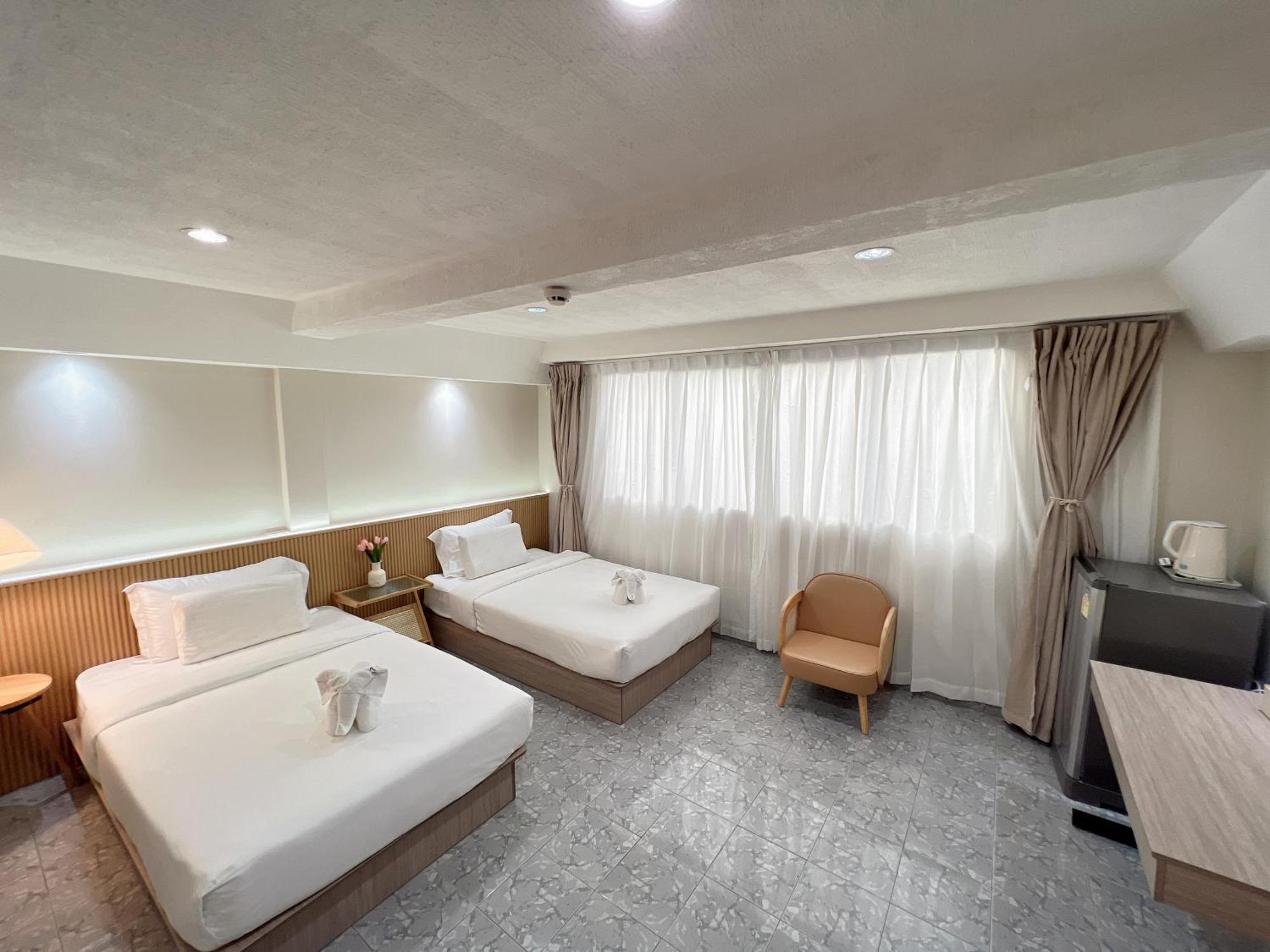 Hotel Upsea Patong Esterno foto