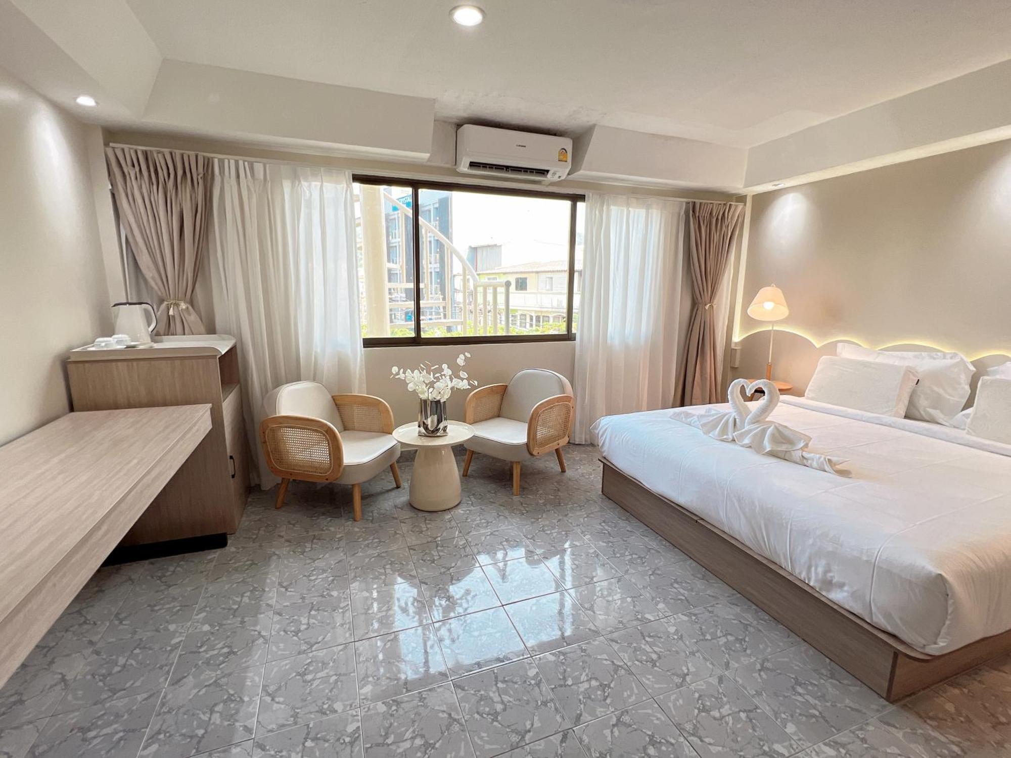 Hotel Upsea Patong Esterno foto