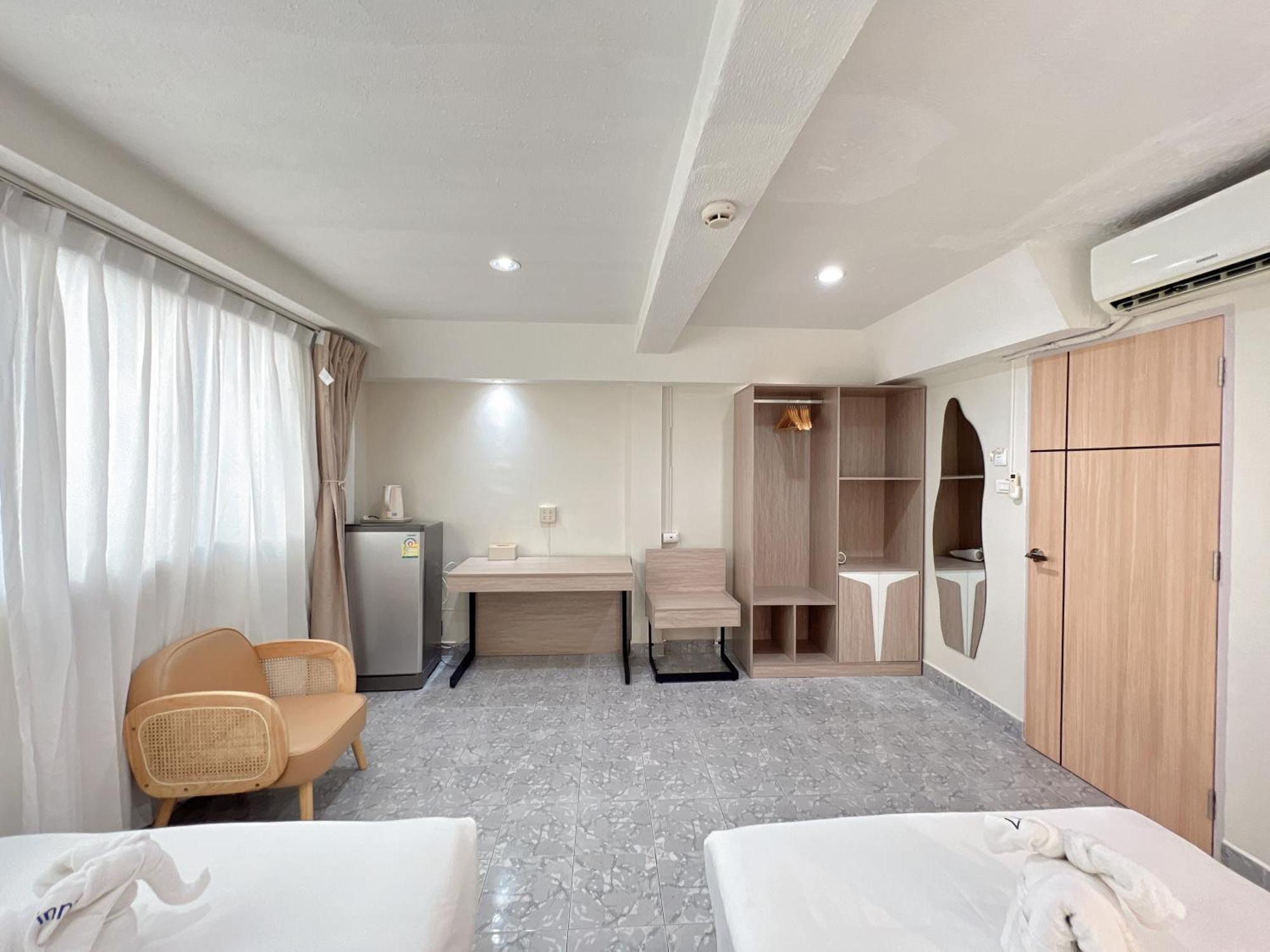 Hotel Upsea Patong Esterno foto
