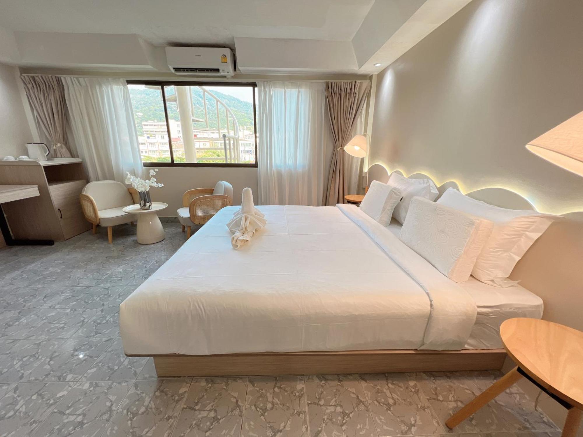 Hotel Upsea Patong Esterno foto